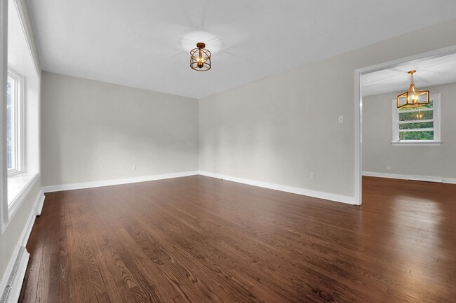 Photo - Beautiful Renovated 4 Bedroom 2.5 Bathroom Home for Rent!