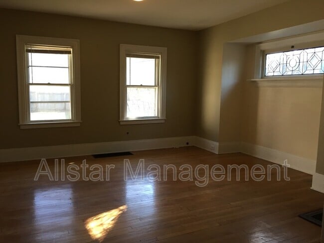 Photo - 3186 Whitethorn Rd