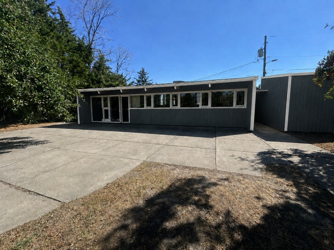 Building Photo - 325 Taylor Ave