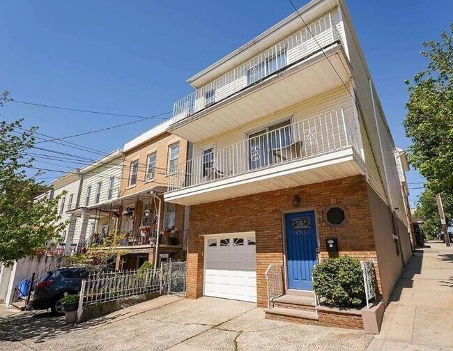 Building Photo - 6515 Hudson Ave Unit 3