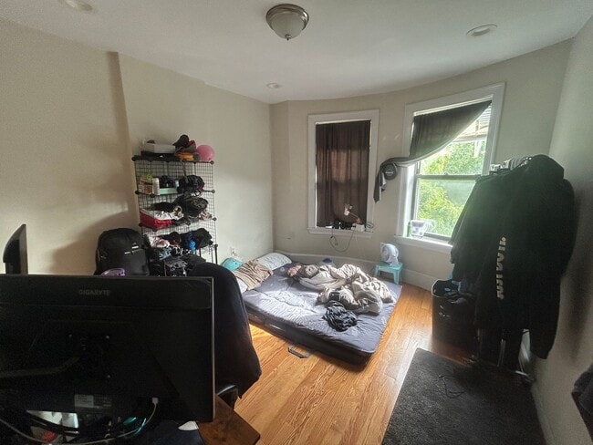 Photo - South End / Lower Roxbury 4 Bed – In-Unit Laundry – Porch – No Fee