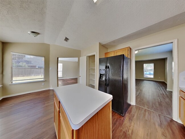 Photo - 2908 Cambridge Circus