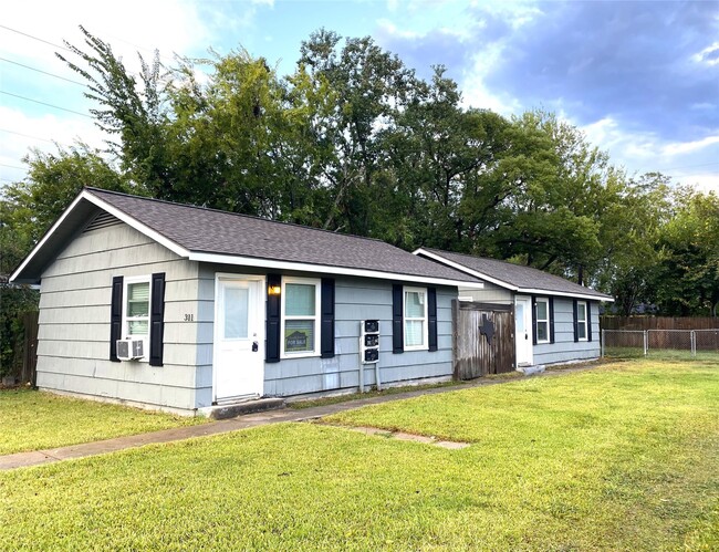 Photo - 311 S 3rd St