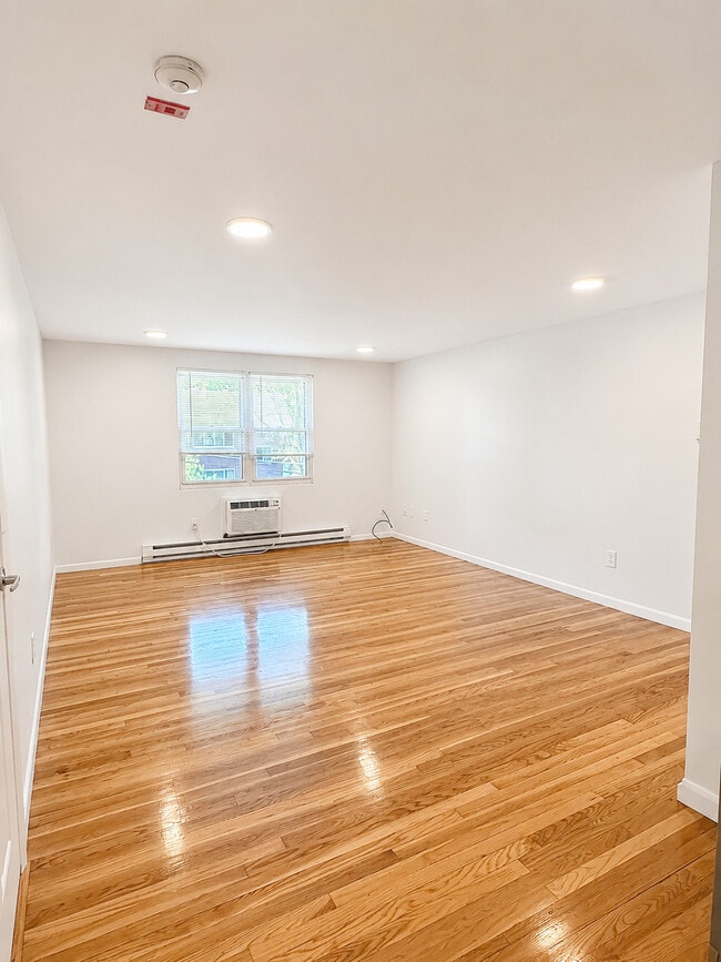 Iris Court Apartments