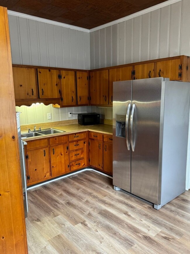 Photo - 303 Sawyer St