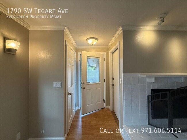 Photo - 1790 SW Tegart Ave