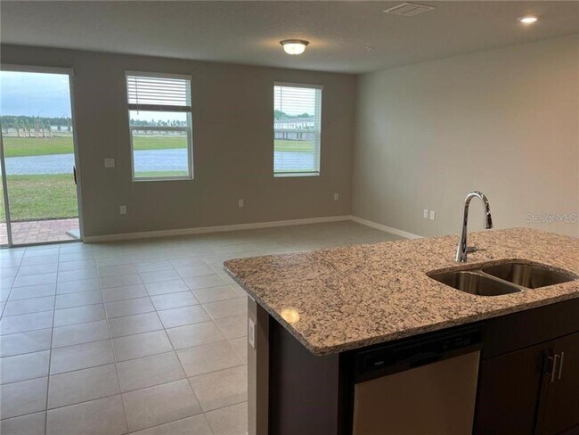 Photo - 960 Robin Holly St