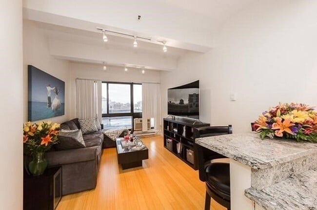 Photo - 12 Stoneholm St Unidad 603