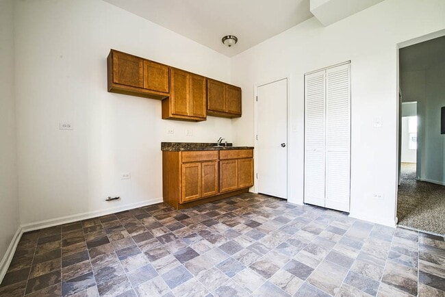 3560 W Cermak
