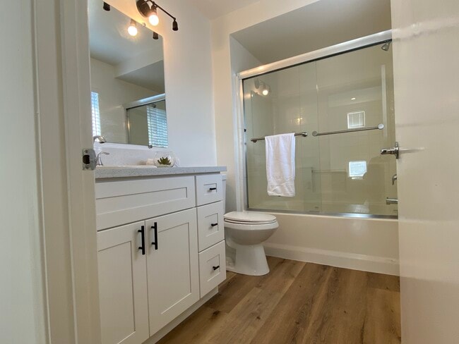 10050 National Blvd Unit 5