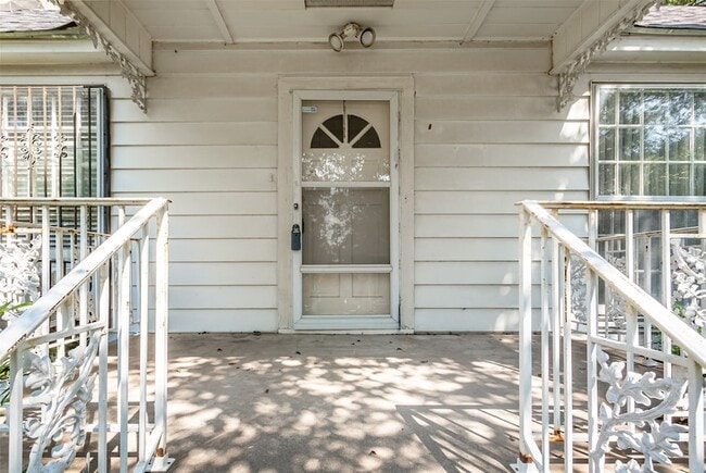 Photo - 3515 Fairview Ave