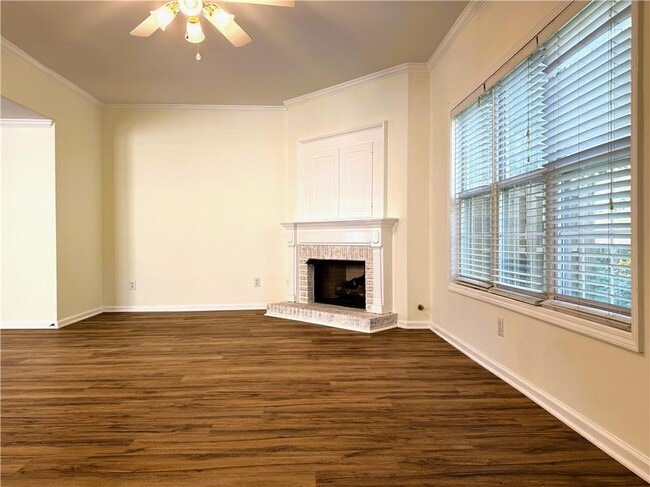 Photo - 2075 Pine Tree Dr