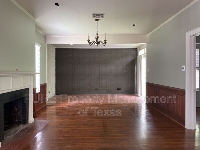 Photo - 1307 W Lake Dr