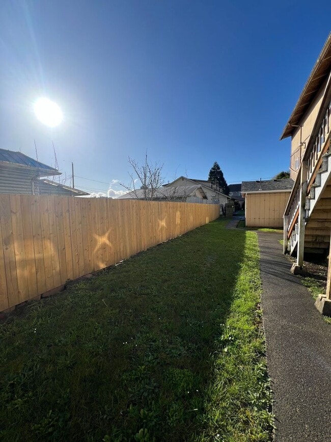 Building Photo - 93754 Unit 7