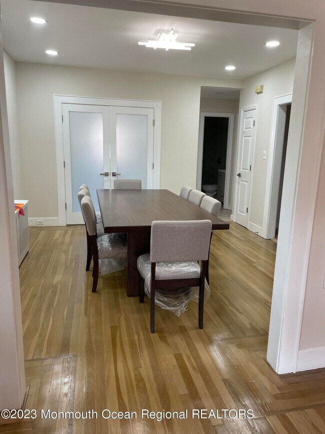 Photo - 215 Elmwood Rd