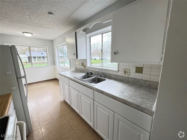 Building Photo - 866 Warrington Rd Rental