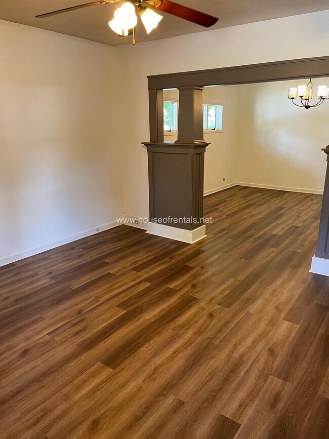 Photo - 1104 S Division St