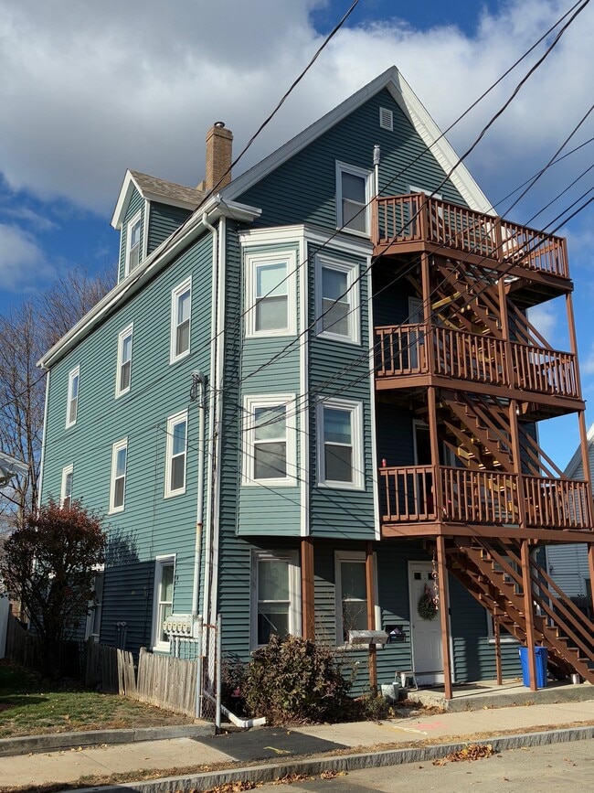 Building Photo - 9 Proctor St Unit 2