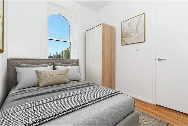 Photo - 160 Waverly Pl Unit 12A