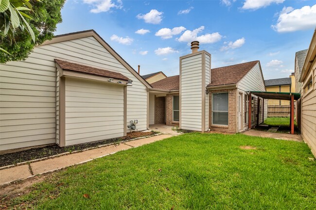 Building Photo - 11838 Plumbrook Dr