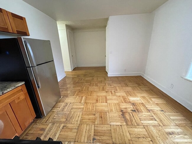 Photo - 142 W 238th St Unidad 23