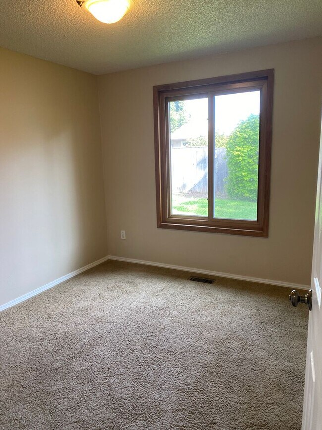 Photo - Large Ranch Style house