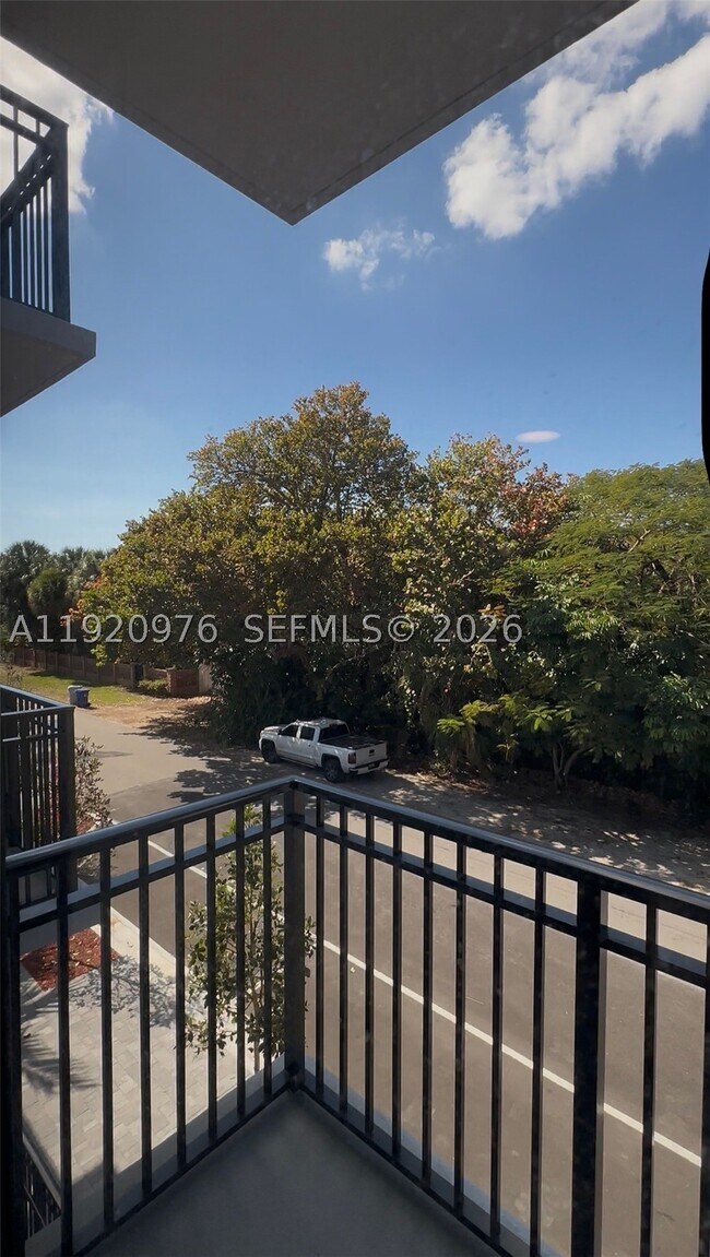 Photo - 20 NE 19th St Unit 302