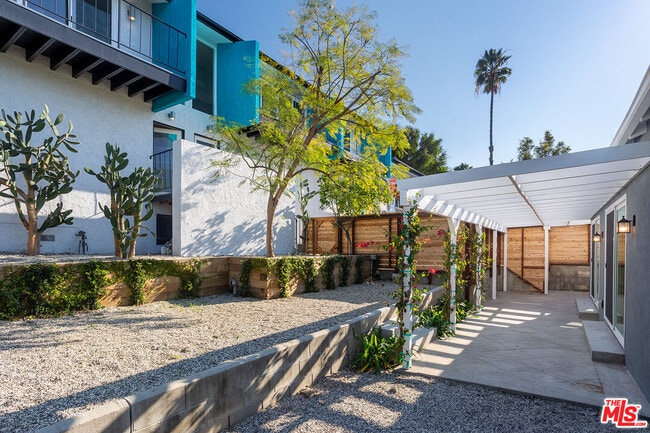 Photo - 908 Hyperion Ave