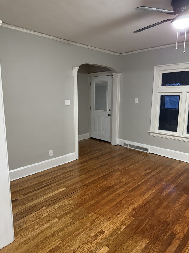 Living room - 3616 E 106th St Unit Down #1