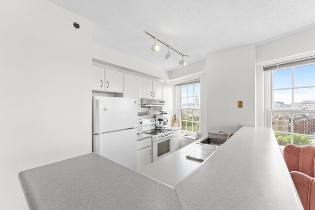 Photo - 534 Beacon St Unidad 1005