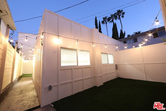Building Photo - 1450 1/2-1450-1/4 S Holt Ave Rental