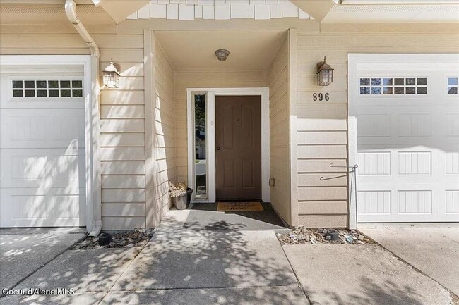 Photo - 3-Bedroom Townhome with Garage – Prime Coeur d’Alene Location