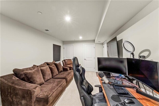 Photo - 484 Greenwood Dr