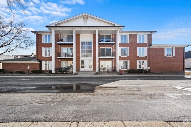 Building Photo - 5721 Circle Dr Rental