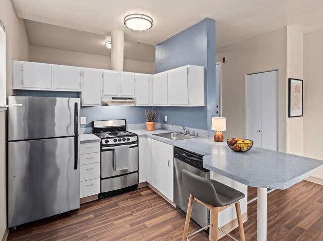 Building Photo - Ellis Court Apartments