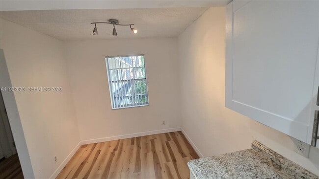 Photo - 650 Tennis Club Dr Unidad 308