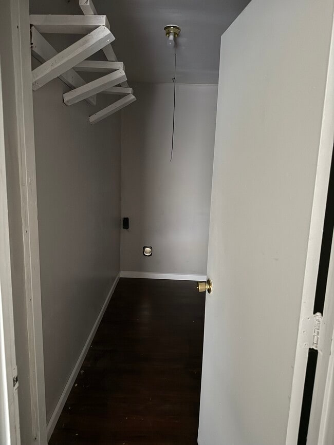 Photo - 1550 Midway St