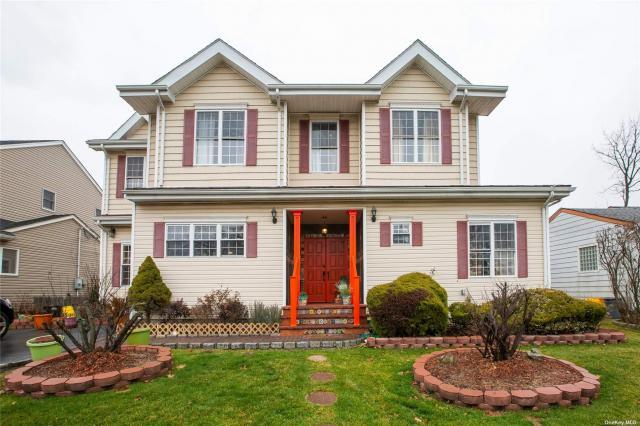 Photo - 6 bedroom in Plainview NY 11803