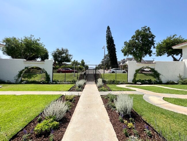 La Casa Brea Apartments
