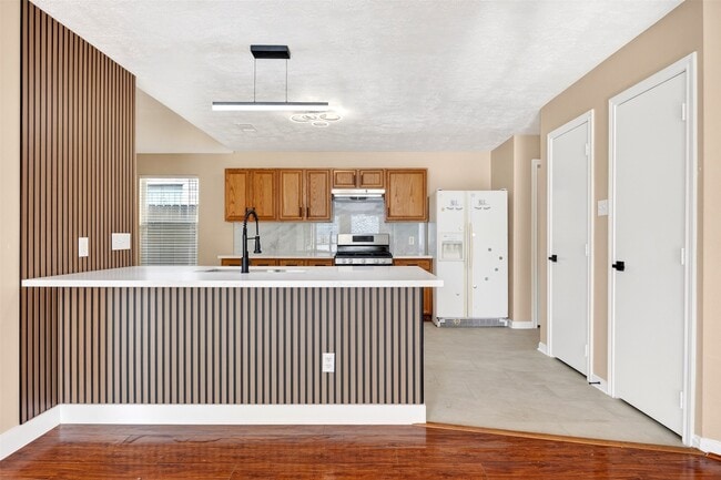Photo - 15014 Middle Oaks Blvd