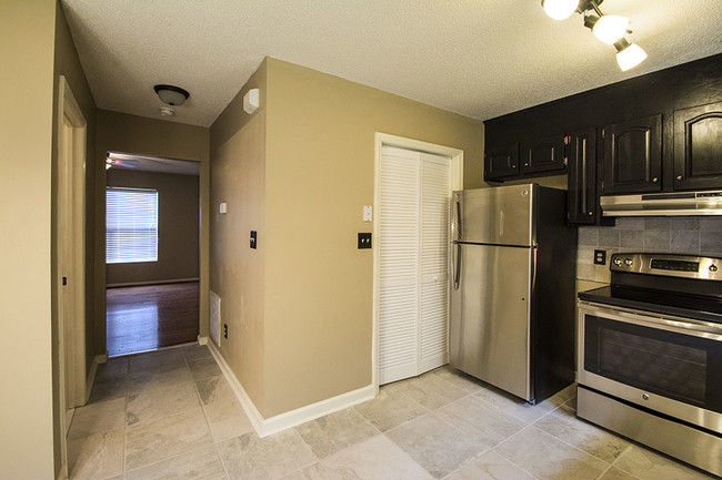 Kitchen - 1610 18th Ave NE Townhome