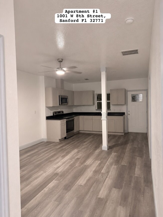Building Photo - 1001 W 8th St Unit 1