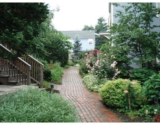 Building Photo - 43 Fresh Pond Pl Unit 43