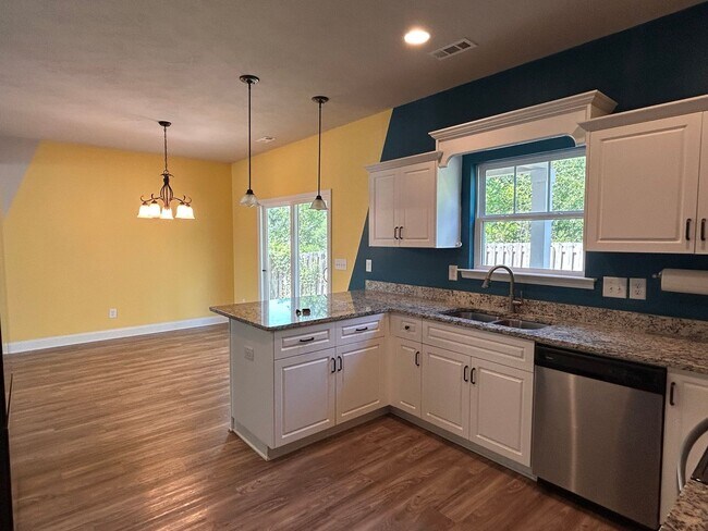 204 Pebble Ln