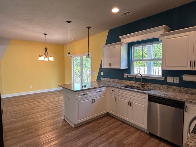Photo - 204 Pebble Ln