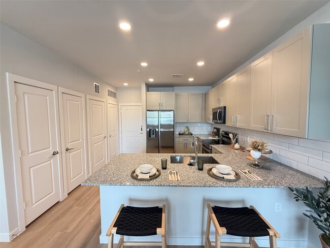 Building Photo - 1610 Campbell Rd Unit B4.307 Rental