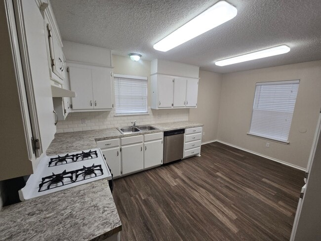 Photo - Charming 2-Bedroom Home with Modern Touches