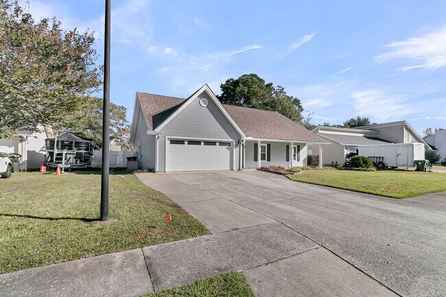 Photo - Completely Refreshed 3 Bedroom 2 Bathroom ...