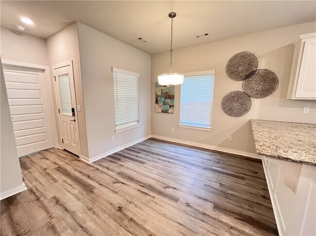 Photo - 1452 Sligo St