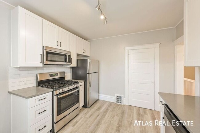 Building Photo - 476 N Washington St Unit 2